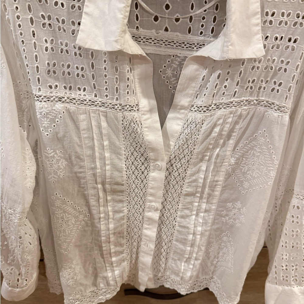 Women's Zara Small White Embroidered Button-Front Blouse Eyelit